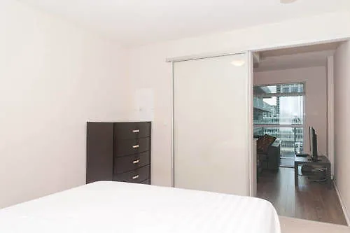 Life Suites - Front And Spadina Toronto 3*,