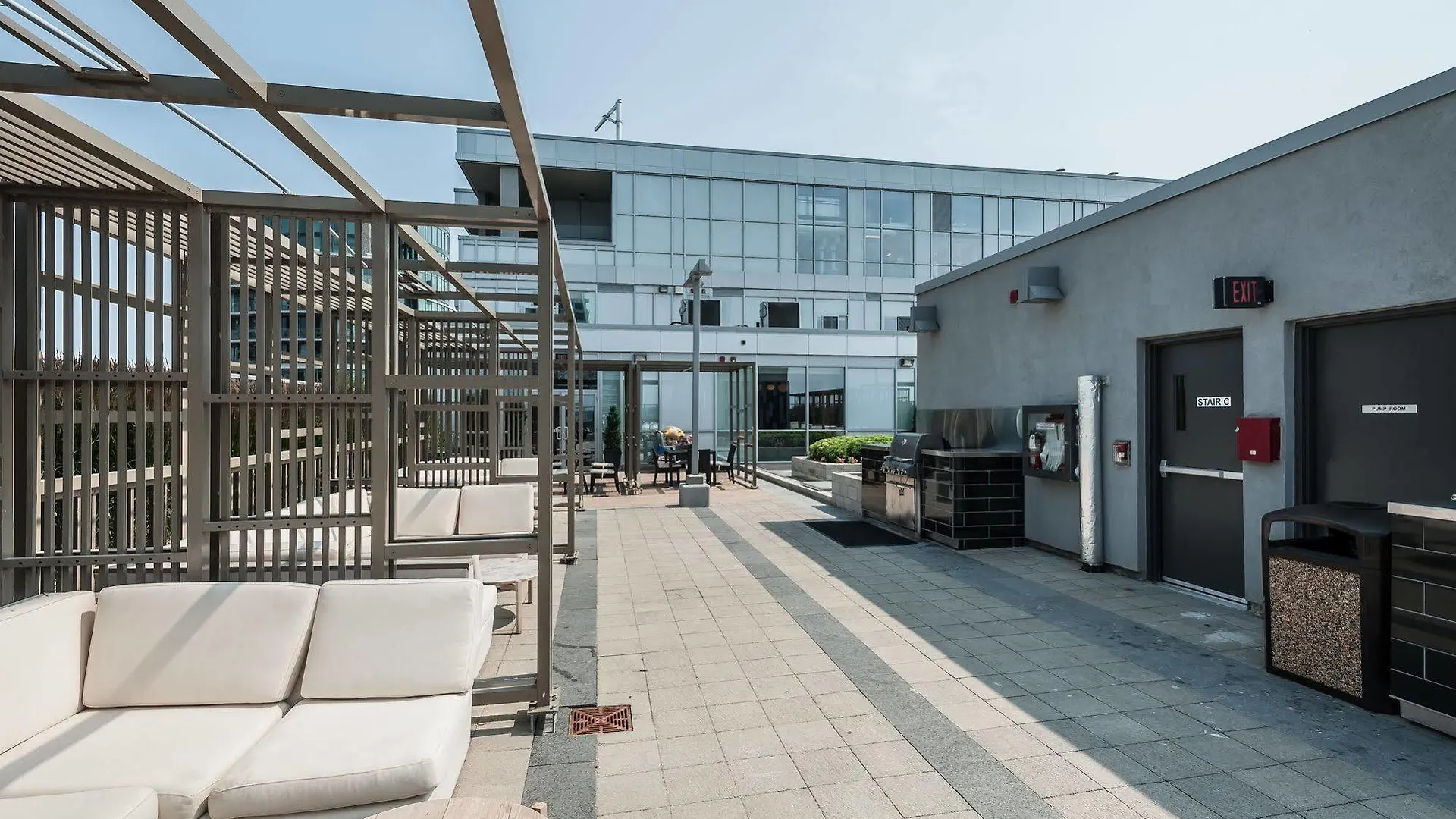 Life Suites - Front And Spadina contacts