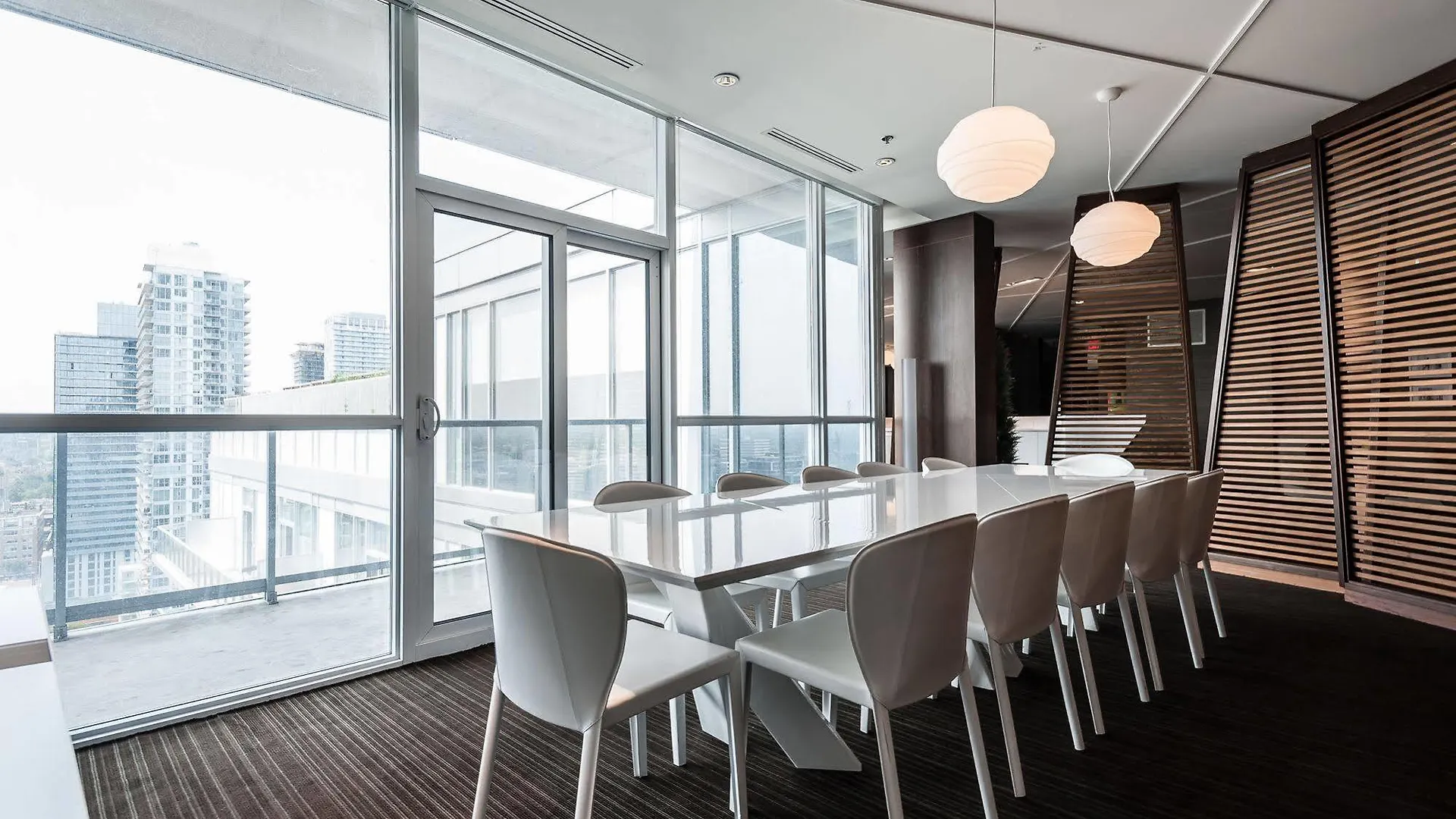 Life Suites - Front And Spadina Toronto