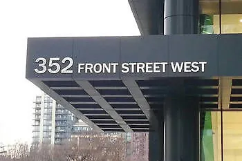 Life Suites - Front And Spadina Toronto Hotel